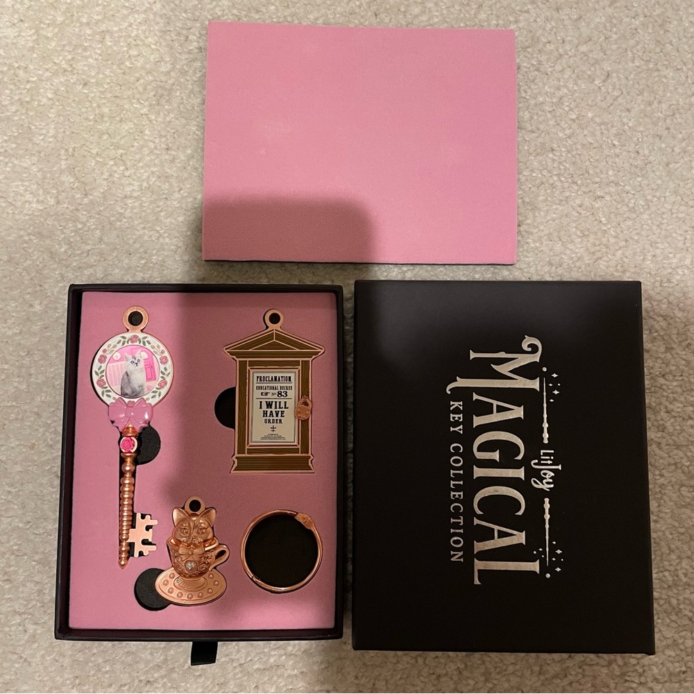 LitJoy Harry Potter Magical Umbridge Pink Professor's Office Keychain Collection